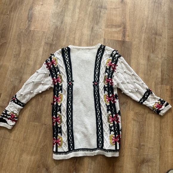 Hand Knit Hunters Run flower print sweater - Picture 3 of 5